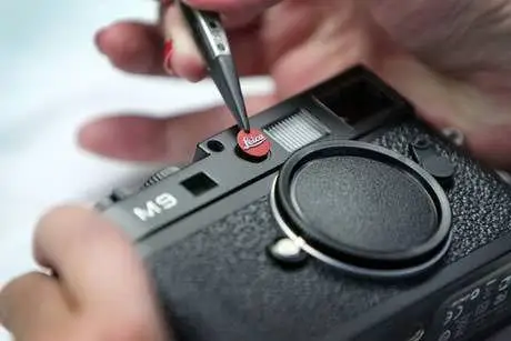 leica red dot