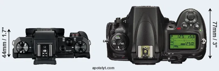Compare G5X versus D700 top