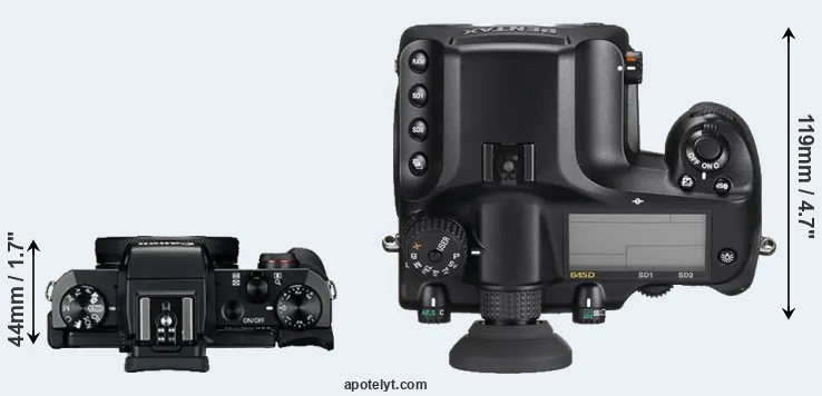 Compare G5X versus 645D top