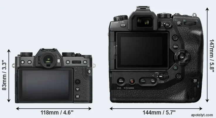 Comparison X-T30 or E-M1X rear