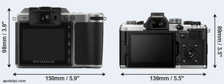 Comparison X1D or OM-3 rear