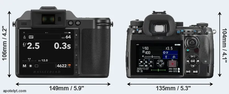 Comparison X2D 100C or K-3 III rear