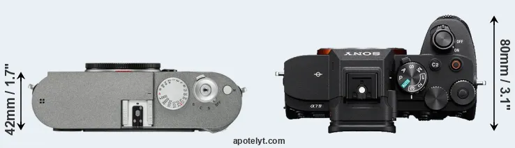 Compare M-E Typ 240 versus A7 IV top