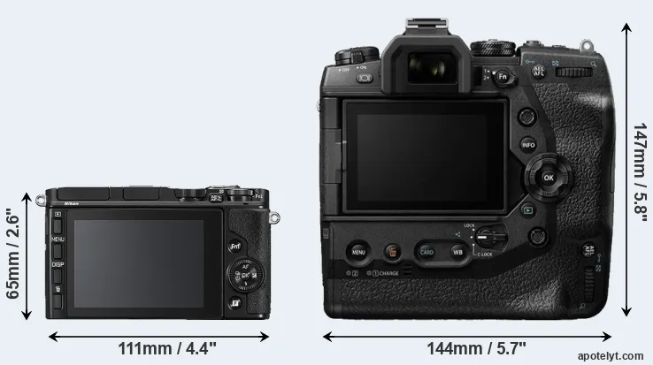 Comparison V3 or E-M1X rear