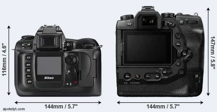 Comparison D100 or E-M1X rear