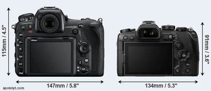 Comparison D500 or E-M1 III rear
