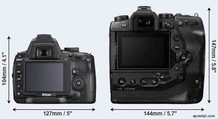 Comparison D5000 or E-M1X rear