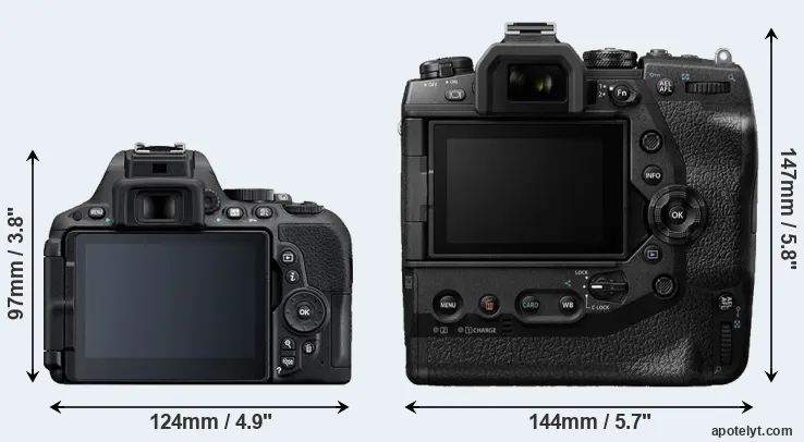 Comparison D5500 or E-M1X rear