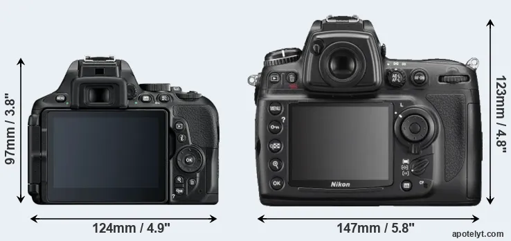 Comparison D5600 or D700 rear