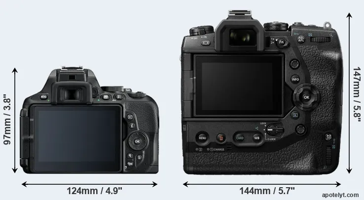 Comparison D5600 or E-M1X rear
