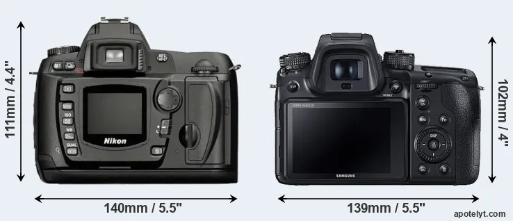 Comparison D70 or NX1 rear