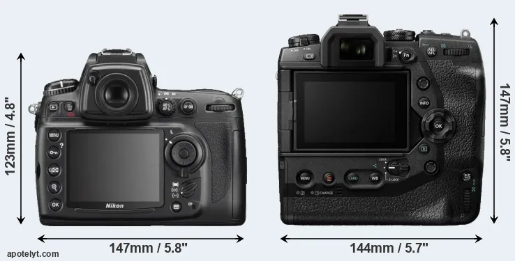 Comparison D700 or E-M1X rear
