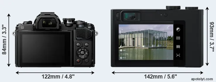 Comparison E-M10 III or ZX1 rear