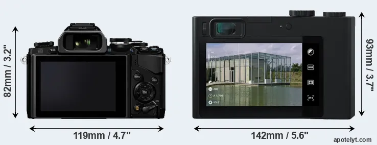 Comparison E-M10 or ZX1 rear