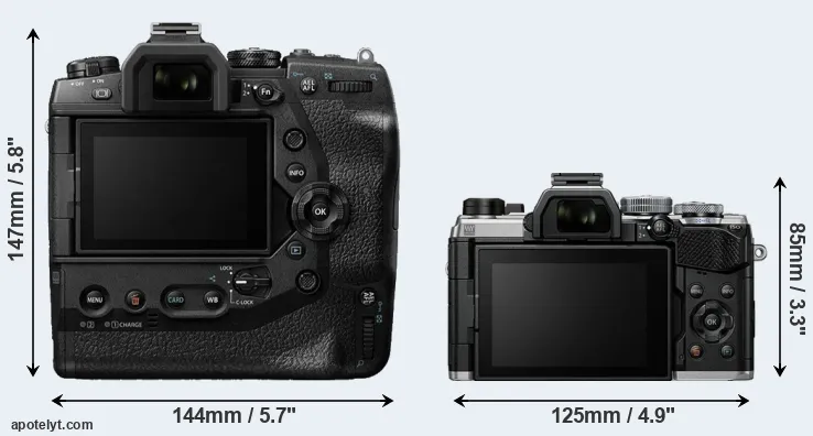Comparison E-M1X or OM-5 rear