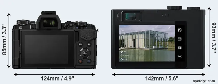 Comparison E-M5 II or ZX1 rear