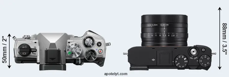 Compare OM-5 versus RX1R III top