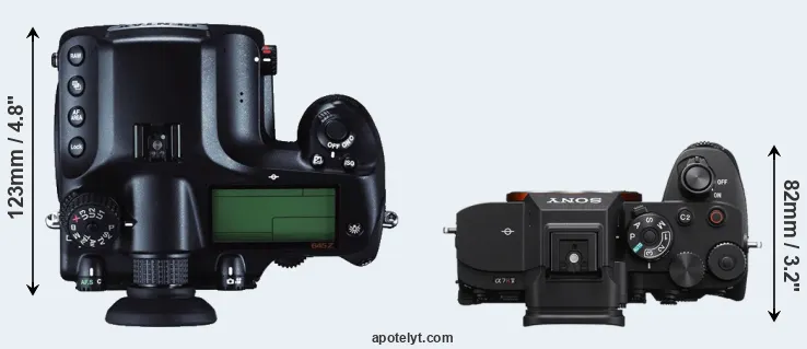 Compare 645Z versus A7R V top