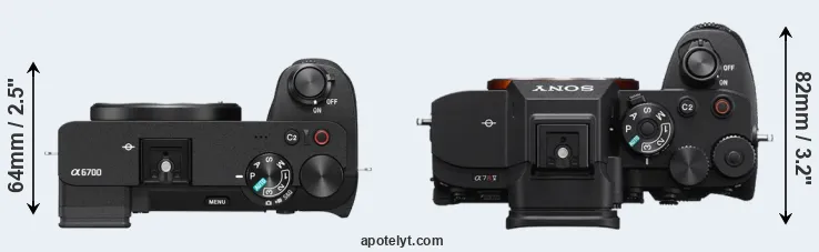Compare A6700 versus A7R V top
